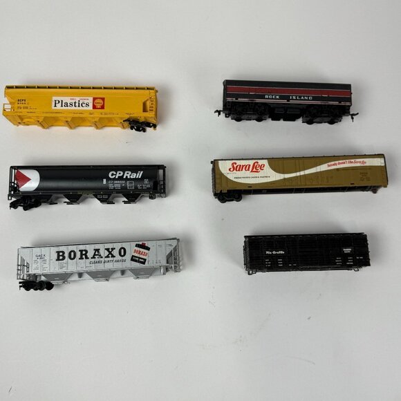 Vintage 5 HO Train Cars & Rock Island Passenger Car Rail Cars As-Is For Parts - Picture 1 of 5
